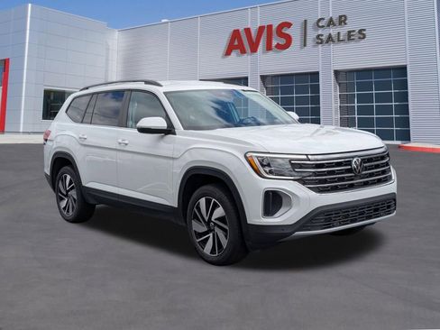 Used 2025 Volkswagen Atlas SE image 3