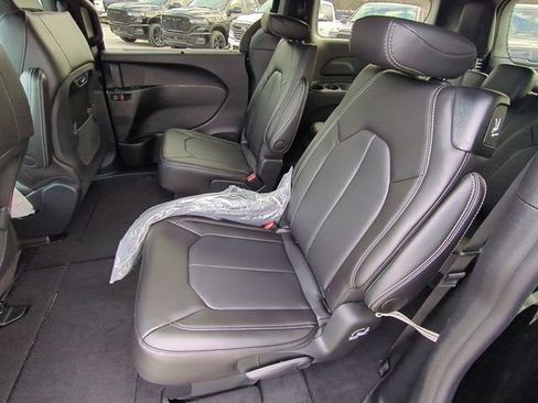 New 2026 Chrysler Pacifica Select image 29