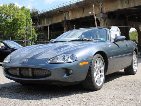 Used 2000 Jaguar XK8 Convertible RWD image 3