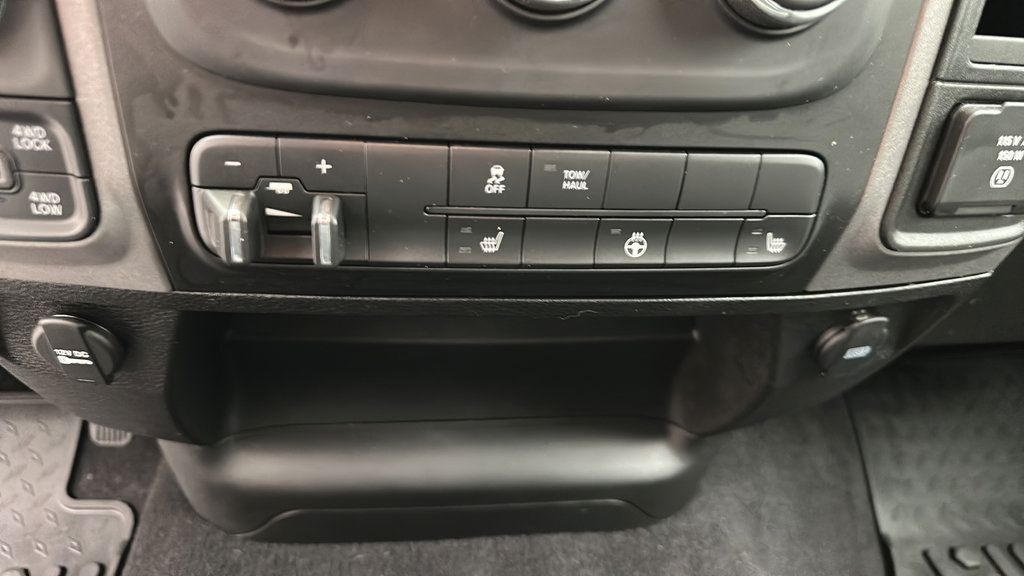 Used 2021 RAM 1500 Express AWD/4WD image 21