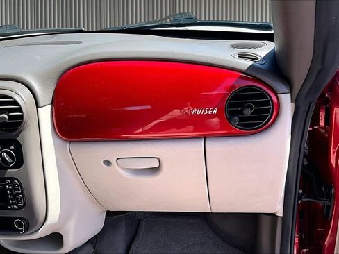Used 2005 Chrysler PT Cruiser Touring FWD image 18