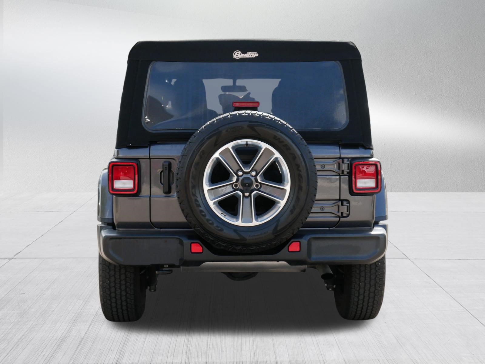 Used 2022 Jeep Wrangler Unlimited Sahara w/ Cold Weather Group AWD/4WD image 6