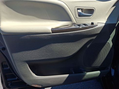 Used 2019 Toyota Sienna XLE AWD/4WD image 12