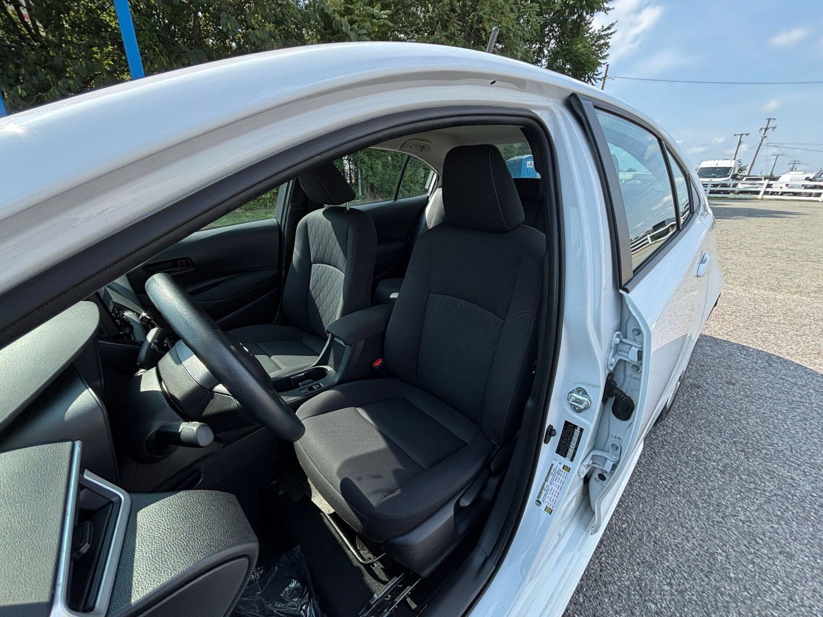 Used 2025 Toyota Corolla LE FWD image 33