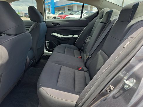 Used 2025 Nissan Altima 2.5 SV FWD image 11