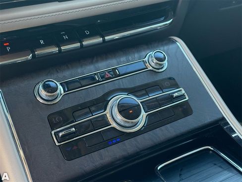 Used 2020 Lincoln Aviator Reserve w/ Equipment Group 201A image 21