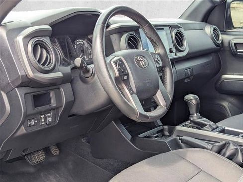 Used 2017 Toyota Tacoma TRD Sport w/ Tow Package image 9