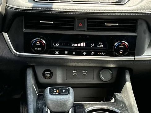 Used 2025 Nissan Rogue SV AWD/4WD image 19