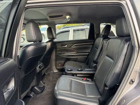 Used 2015 Toyota Highlander Limited AWD/4WD image 11