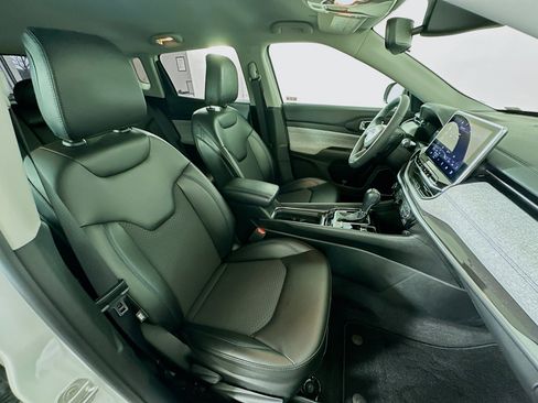 Used 2022 Jeep Compass Latitude image 28