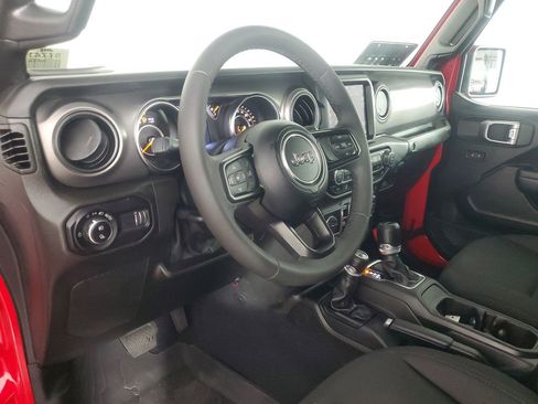 Used 2023 Jeep Gladiator Sport AWD/4WD image 11