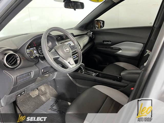 Used 2023 Nissan Kicks SR w/ SR Premium Package FWD image 11