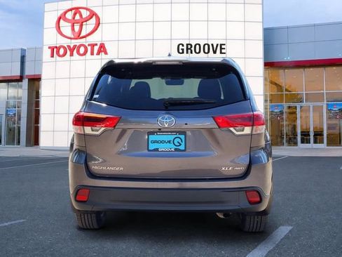 Used 2018 Toyota Highlander XLE AWD/4WD image 4