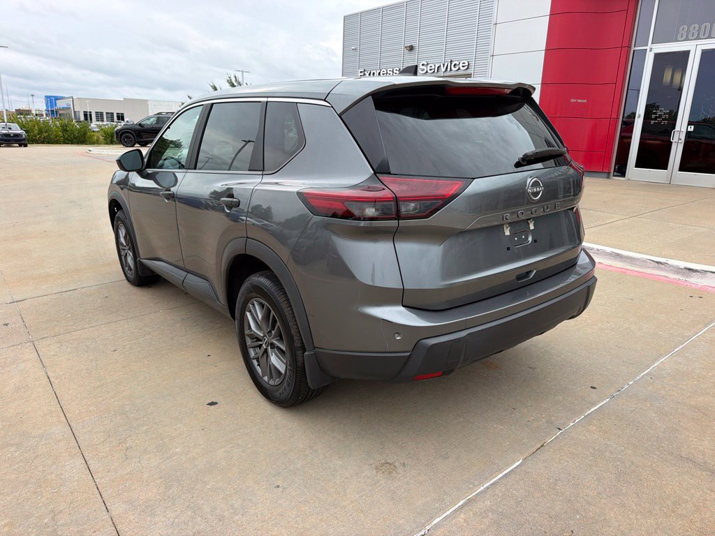 Used 2024 Nissan Rogue S FWD image 3