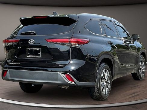 Used 2022 Toyota Highlander XLE FWD image 7