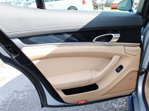 Used 2015 Porsche Panamera 4 image 30