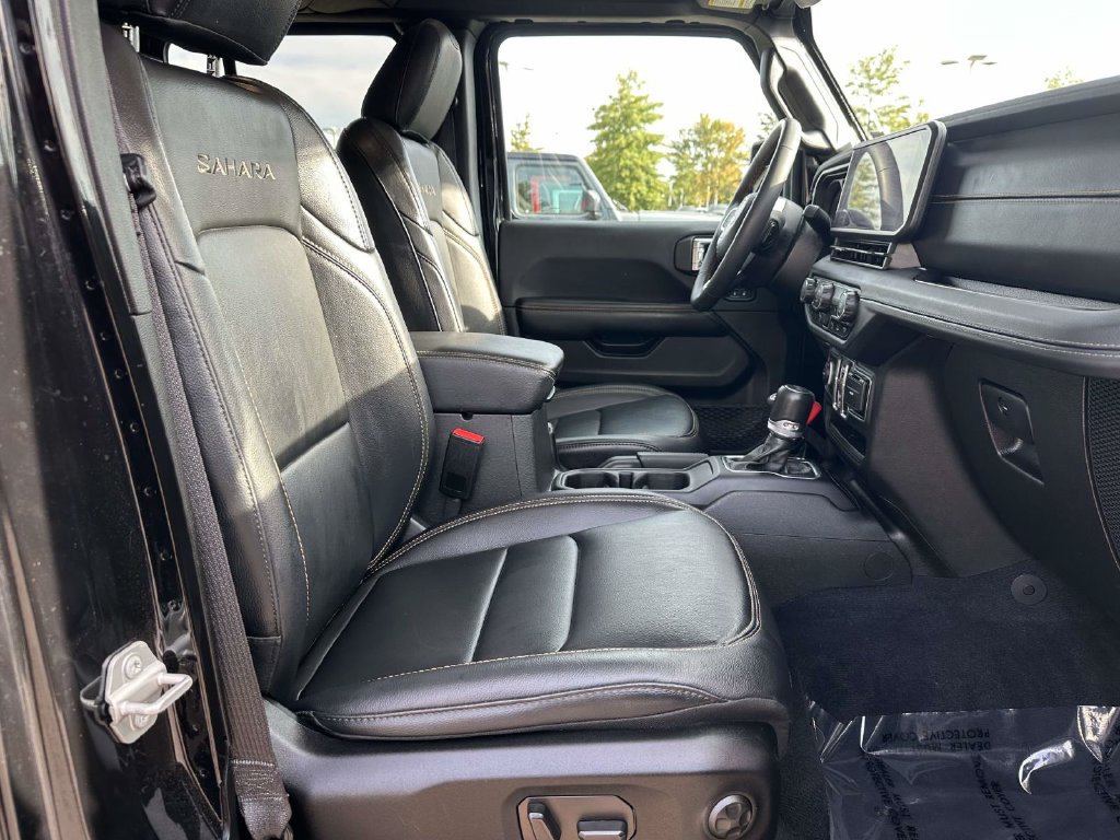Used 2024 Jeep Wrangler Unlimited Sahara w/ Technology Group AWD/4WD image 16