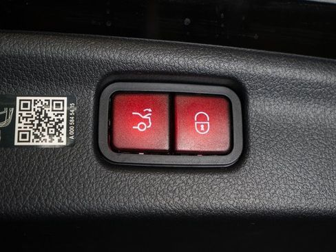 Certified 2025 Mercedes-Benz C 300 4MATIC Sedan image 32