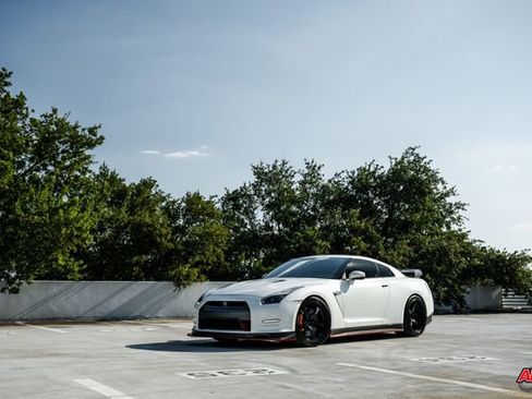 Used 2014 Nissan GT-R Premium image 41