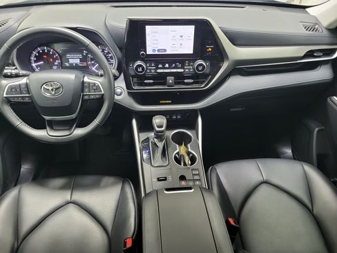 Certified 2024 Toyota Highlander XLE FWD image 14