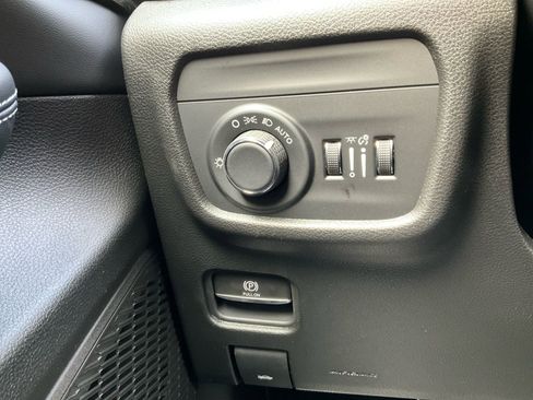 New 2025 Jeep Grand Cherokee L Altitude image 21