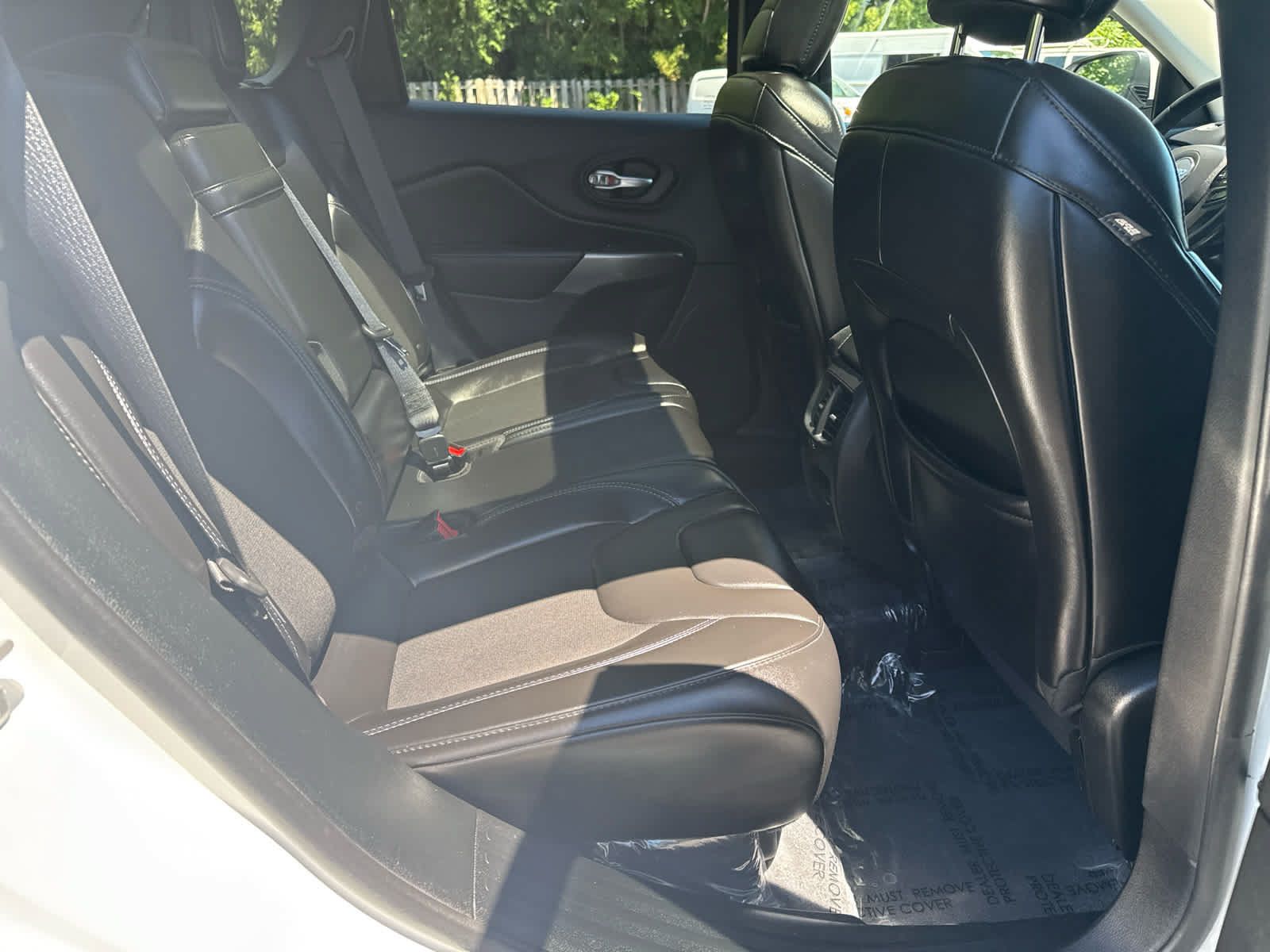 Used 2019 Jeep Cherokee Latitude Plus w/ Comfort/Convenience Group AWD/4WD image 14
