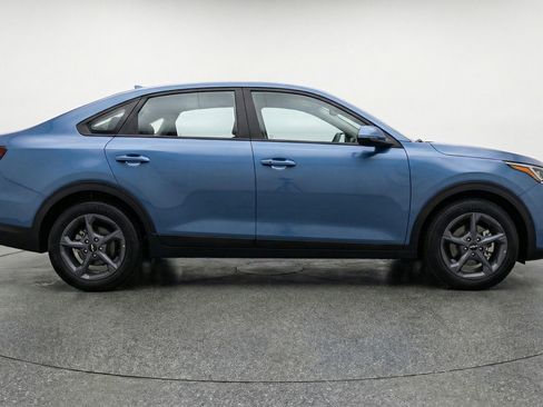 Used 2025 Kia K4 LXS image 11