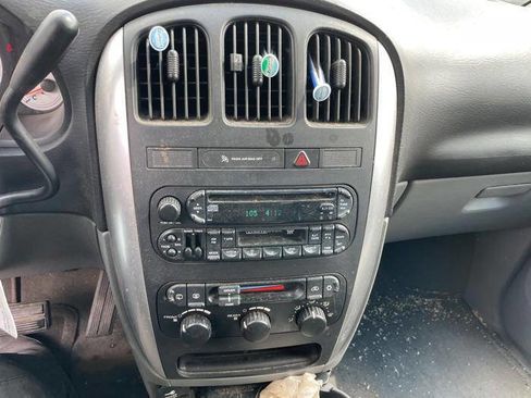 Used 2005 Chrysler Town & Country Touring FWD image 33