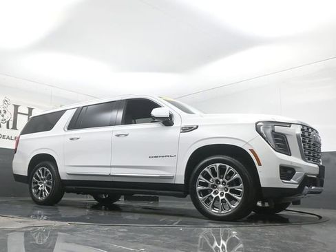 Used 2025 GMC Yukon XL Denali image 2