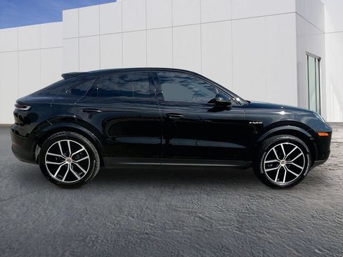 Certified 2024 Porsche Cayenne Coupe AWD/4WD image 8