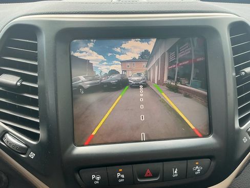Used 2014 Jeep Cherokee Limited w/ Technology Group AWD/4WD image 27