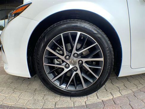 Used 2016 Lexus ES 350 w/ Luxury Package w/Wood Trim FWD image 2