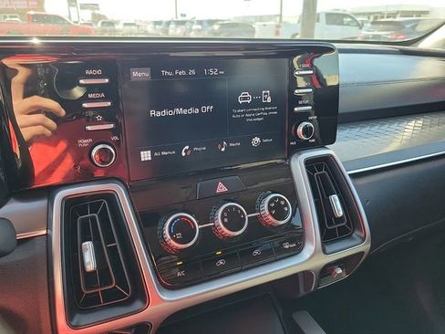 Used 2023 Kia Sorento LX image 17