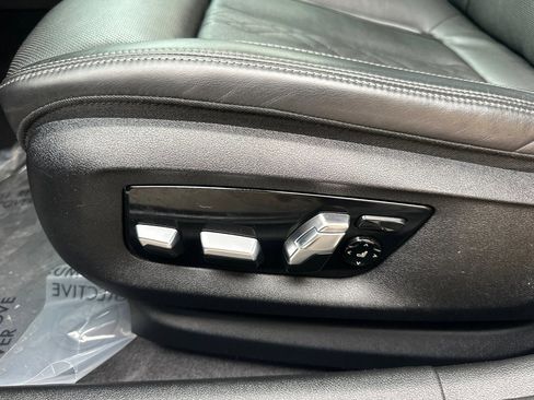 Used 2022 BMW 530e w/ Premium Package image 14