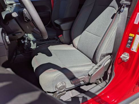 Used 2025 Jeep Wrangler Unlimited Rubicon image 14