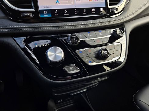 New 2026 Chrysler Pacifica Select AWD/4WD image 22
