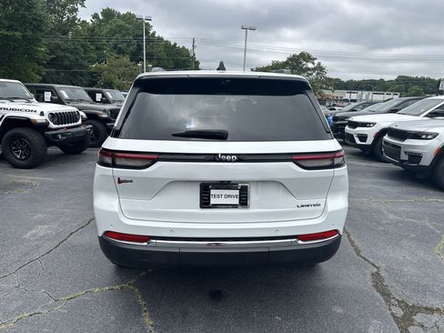 Used 2024 Jeep Grand Cherokee Limited w/ Luxury Tech Group II RWD image 8