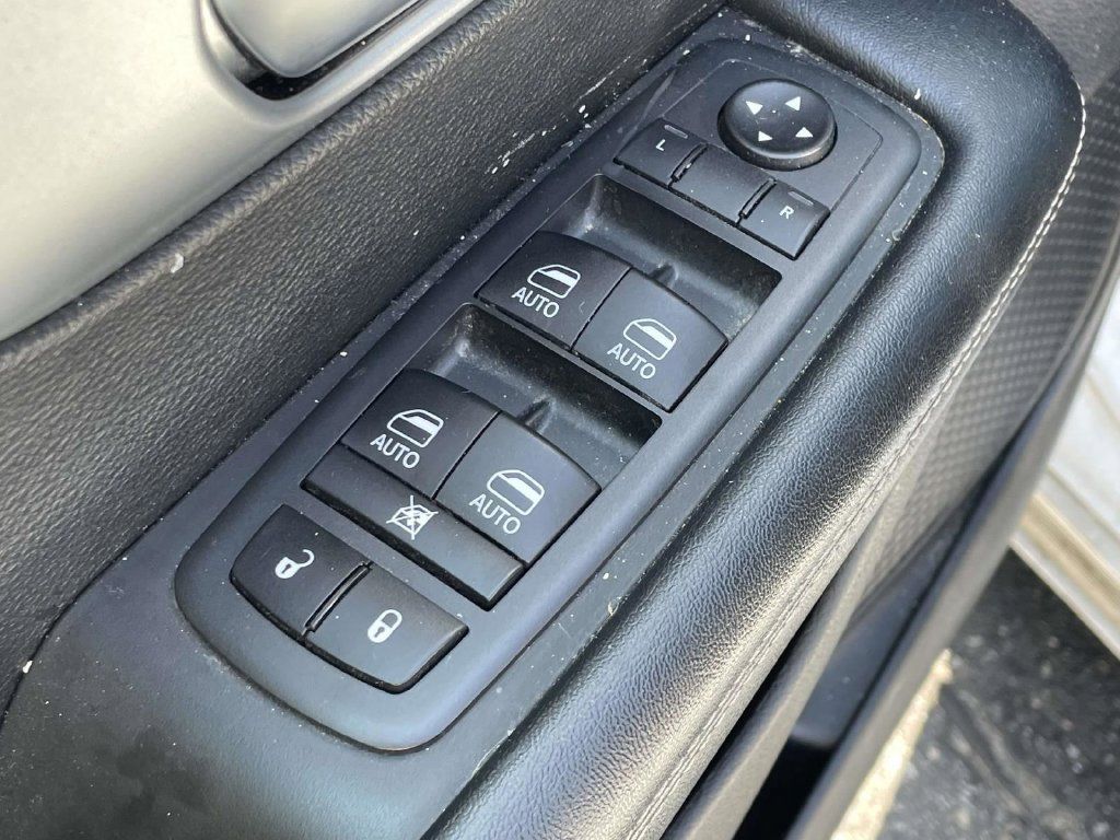 Used 2020 Chrysler Pacifica Touring-L Plus w/ S Appearance Package FWD image 20