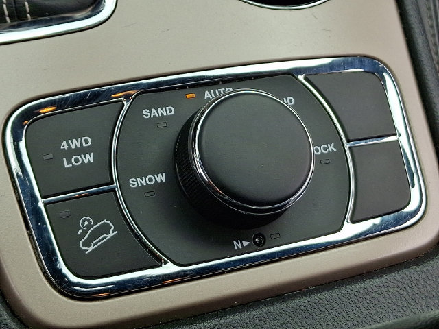 Used 2017 Jeep Grand Cherokee Limited AWD/4WD image 15