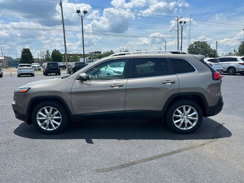 Used 2017 Jeep Cherokee Limited w/ Technology Group FWD image 8