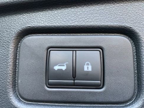 Used 2023 Nissan Pathfinder SL image 34