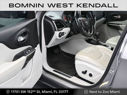 Used 2020 Jeep Cherokee Limited image 11