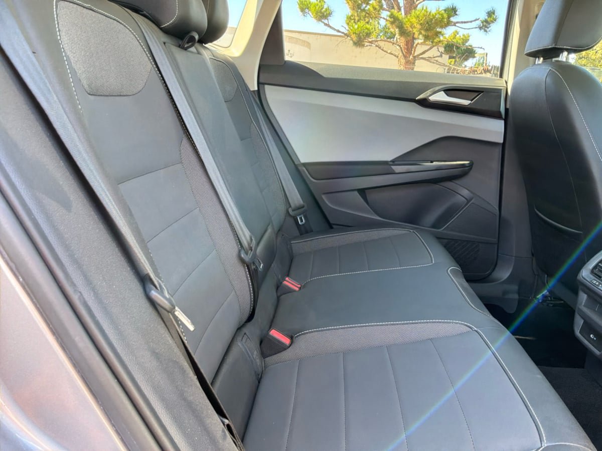 Used 2023 Volkswagen Taos SE w/ Panoramic Sunroof Package FWD image 20