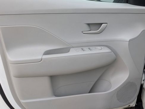 Used 2025 Hyundai Kona SEL FWD image 11