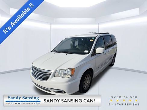 Used 2015 Chrysler Town & Country Touring FWD image 1