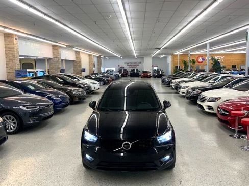 Used 2020 Volvo XC40 T5 R-Design image 40