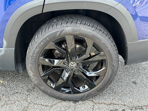 Used 2024 Volkswagen Taos SE image 19