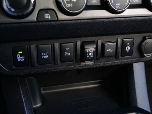 Used 2020 Toyota Tacoma TRD Off-Road w/ Technology Package image 16