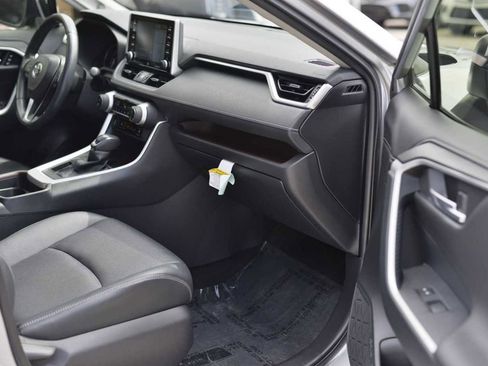 Used 2019 Toyota RAV4 Limited image 15