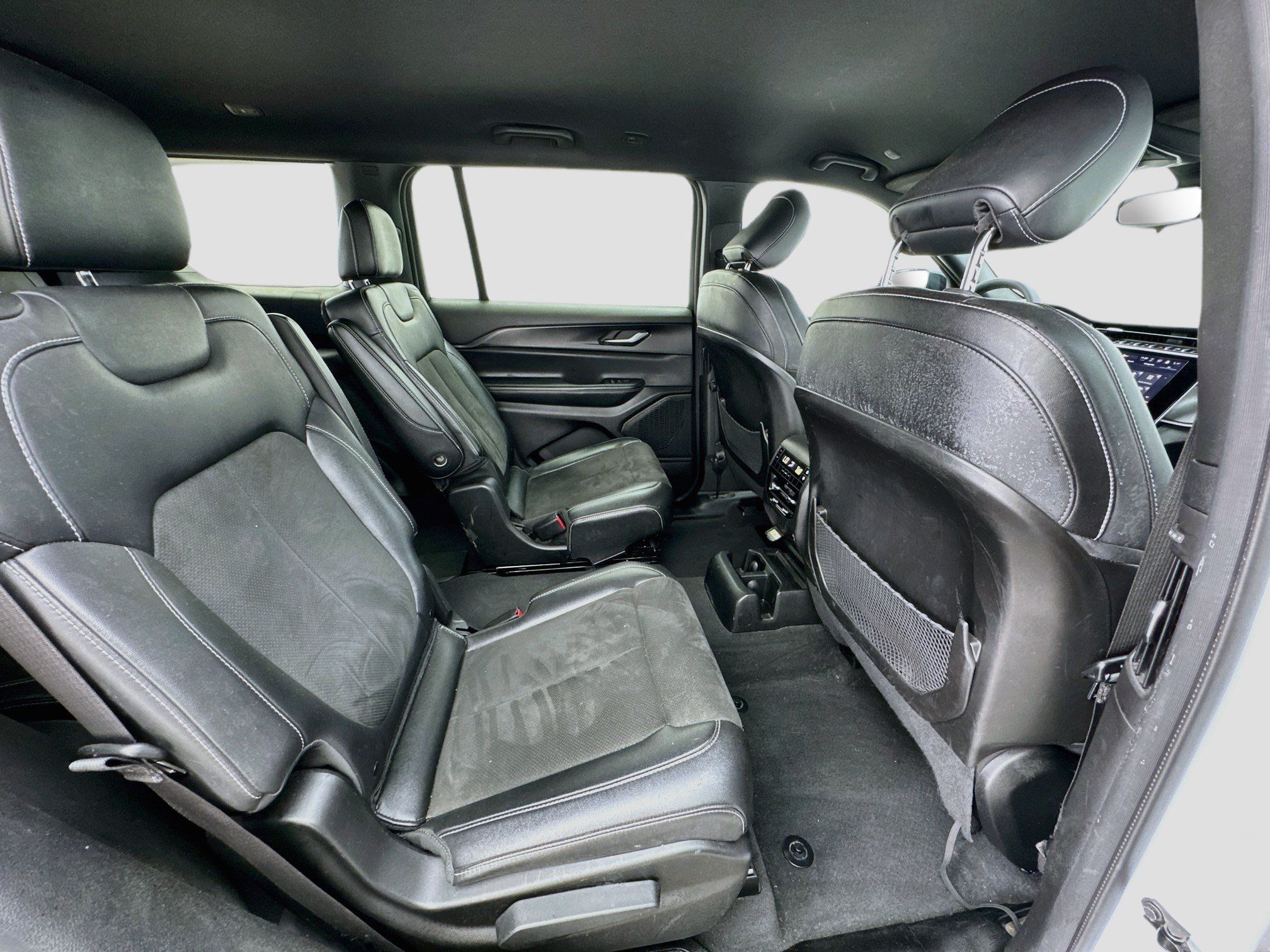 Used 2023 Jeep Grand Cherokee L Laredo RWD image 20